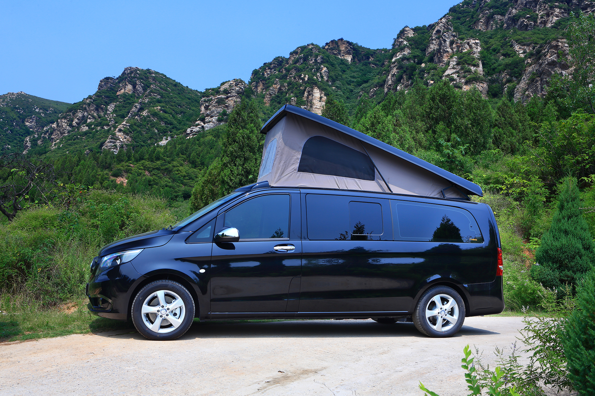 汽車外觀保養(yǎng)用品小知識 撣子和擦車布誰更實用